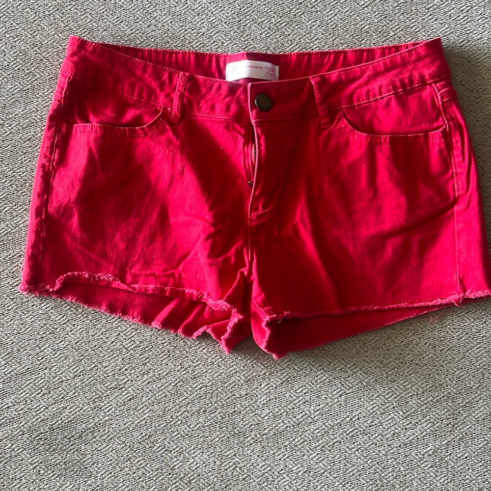 No boundaries red shorts